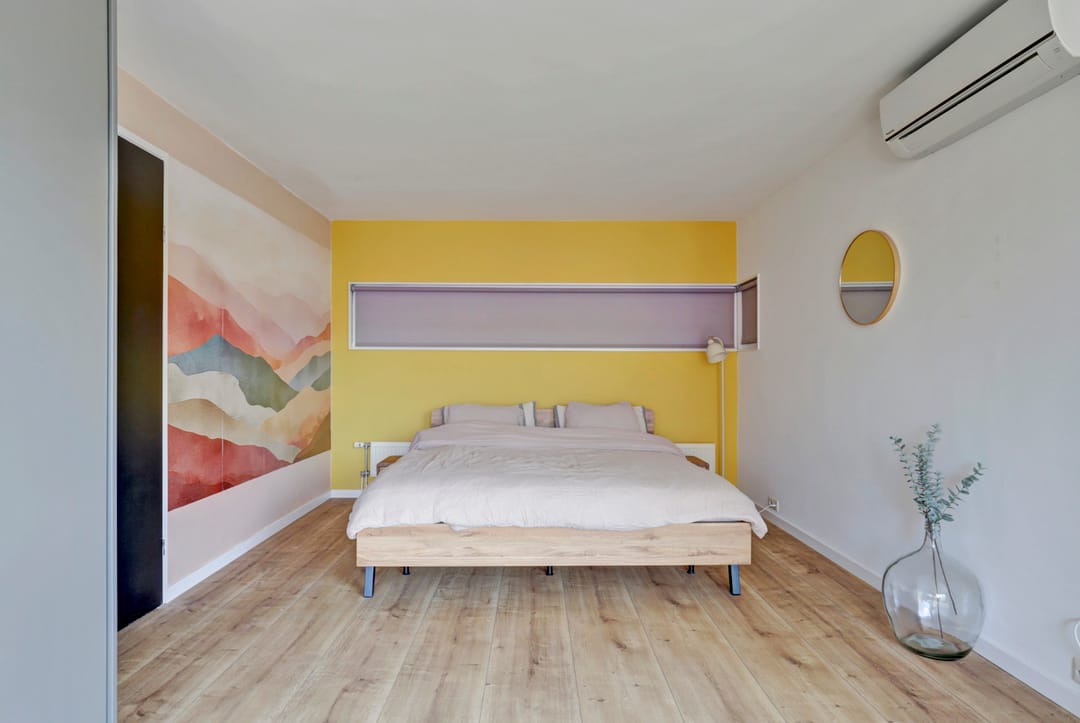 Spacious semi-detached home with garage, solar panels and modern amenities — 22