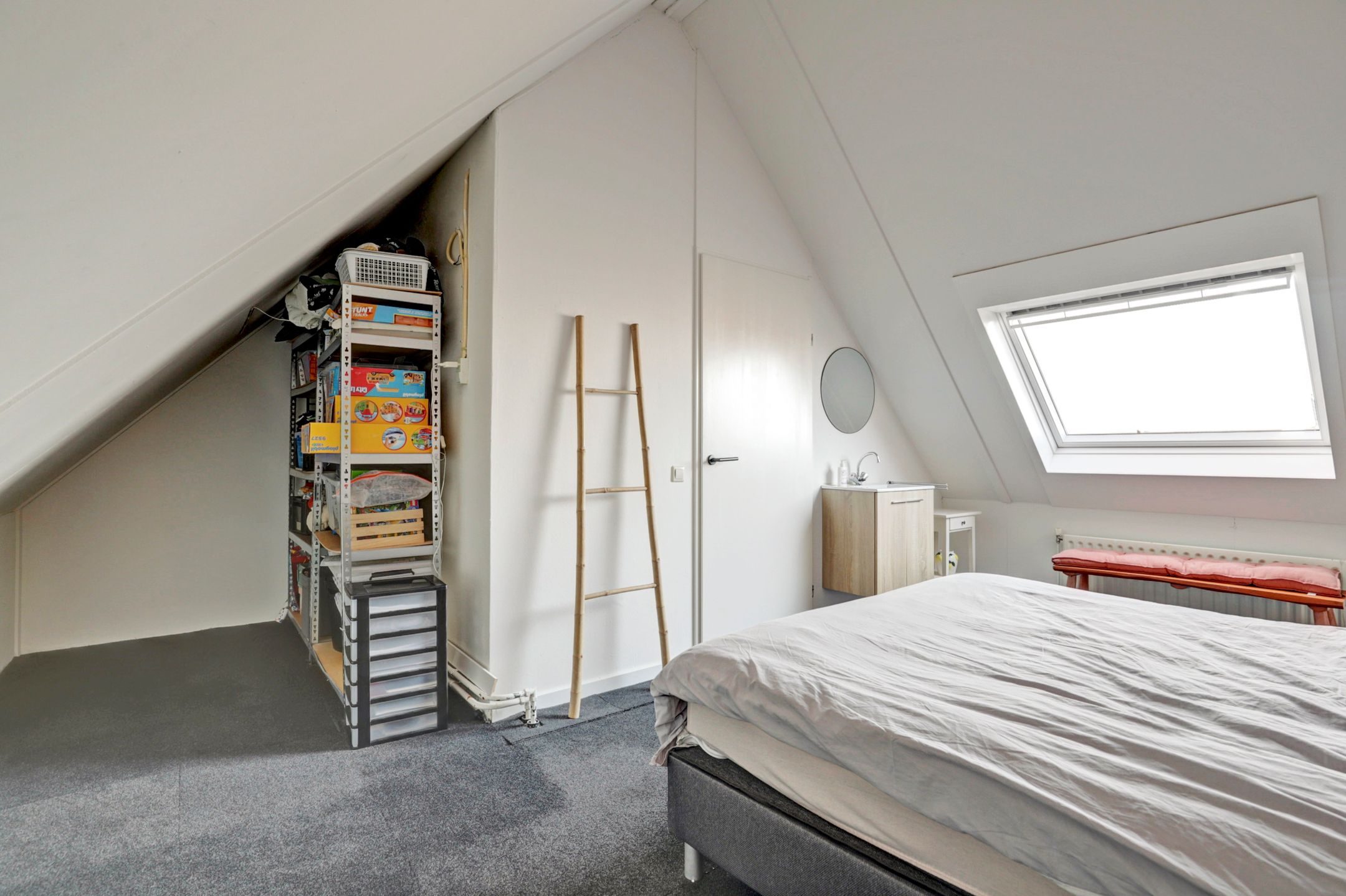 Spacious semi-detached home with garage, solar panels and modern amenities — 36