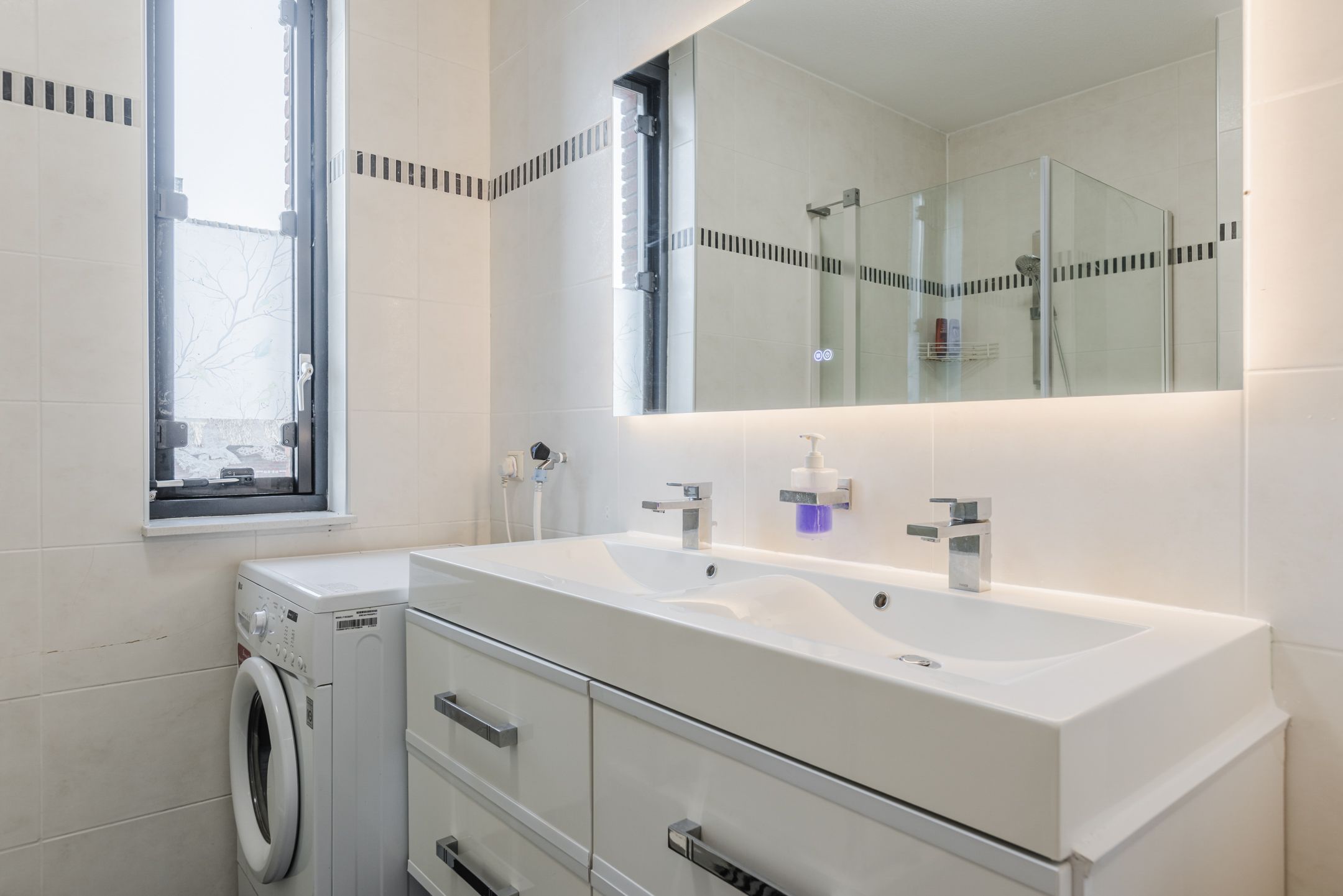 Photo 33 of Bakemastraat 93