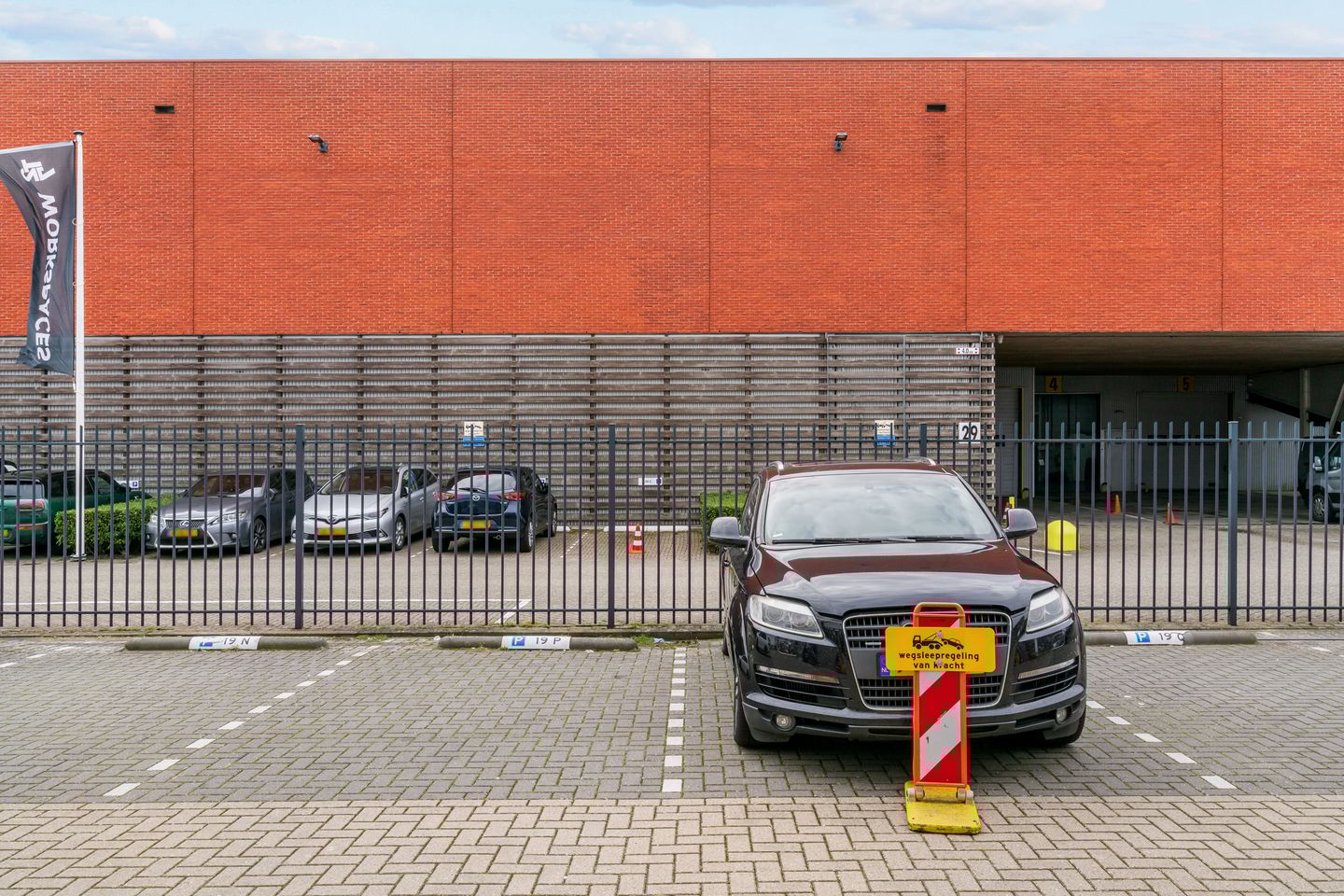 View photo 2 of Tokyostraat 19-P