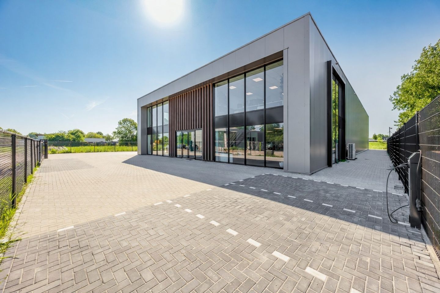 View photo 3 of Dwarsvaartweg 6