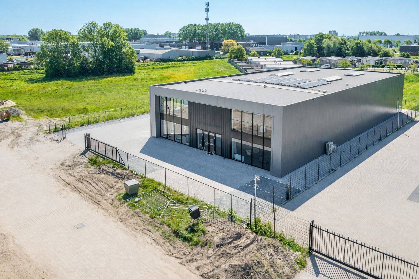 View photo 2 of Dwarsvaartweg 6