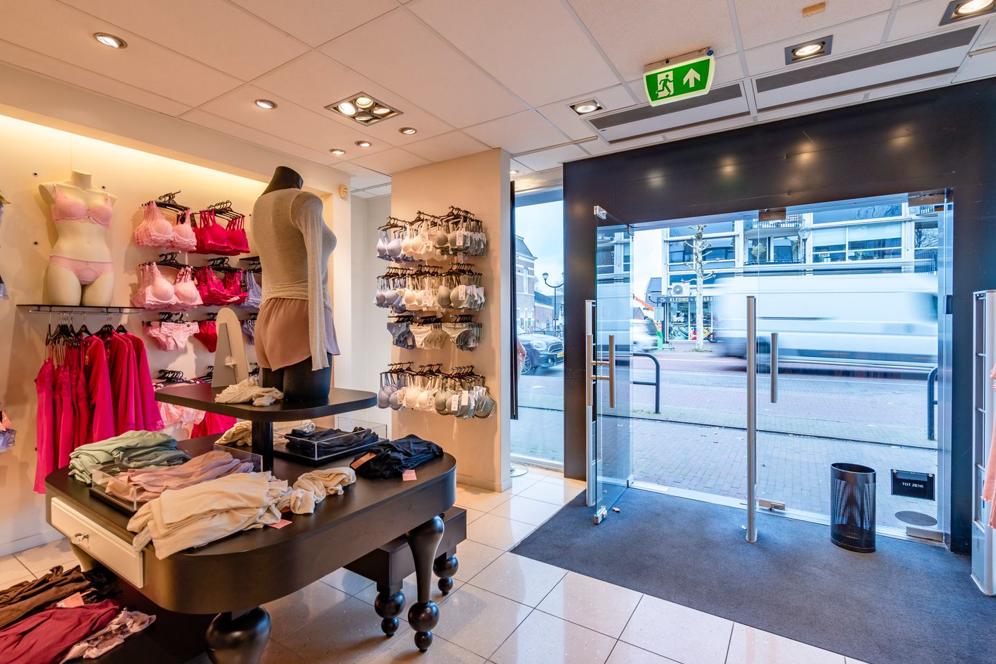 Bekijk foto 3 van van Weedestraat 59