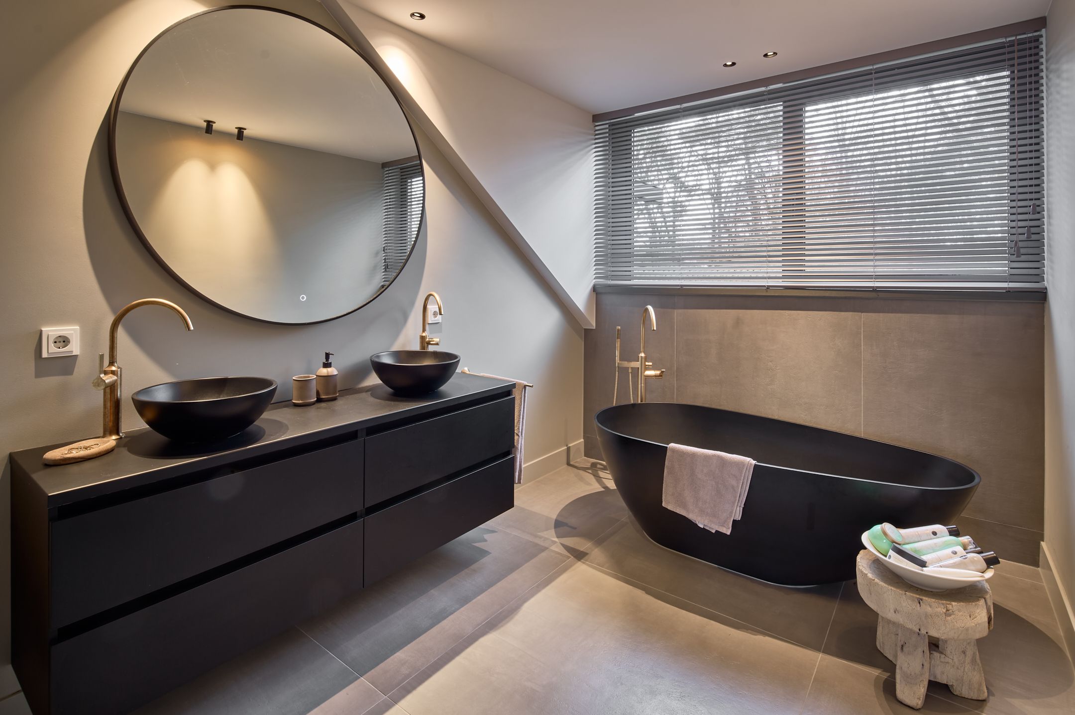 Luxurious Renovated Villa in Geldrop Designed by Remy Meijers — 30
