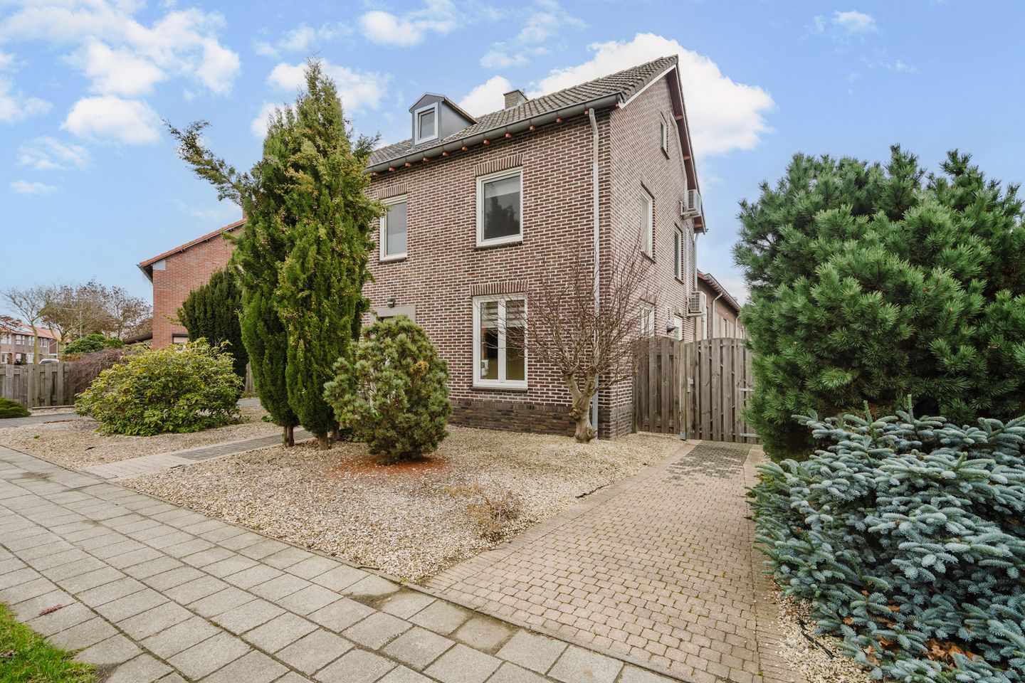 View photo 2 of Oleanderstraat 4