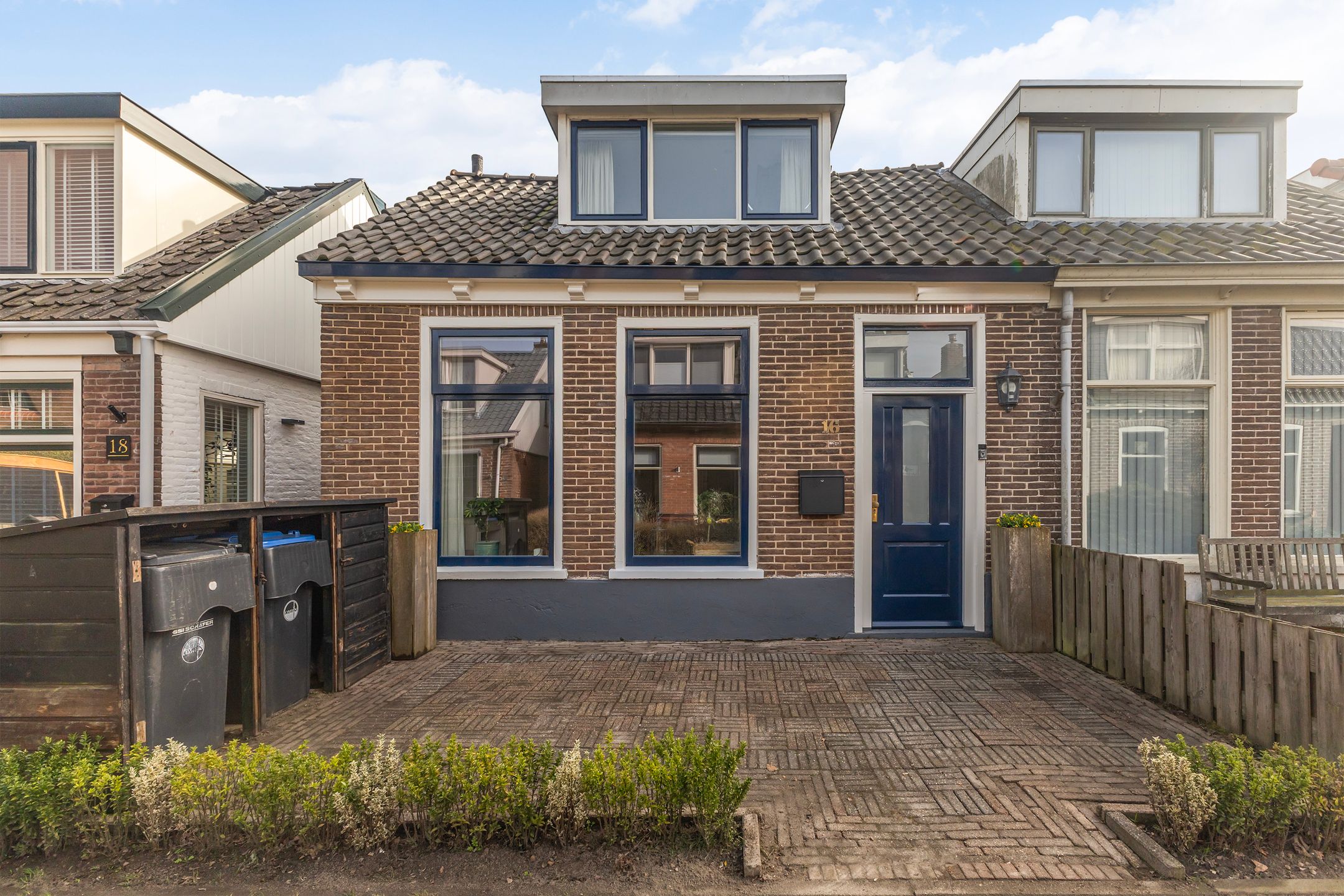Buying a house in The Netherlands., Uniabuert 16