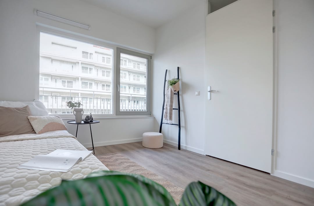 Modern 3-room apartment with loggia and private parking — 13