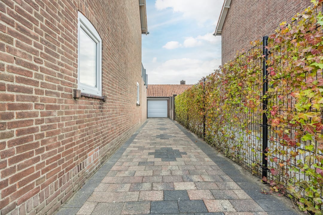 Photo 32 of Leenderweg 347