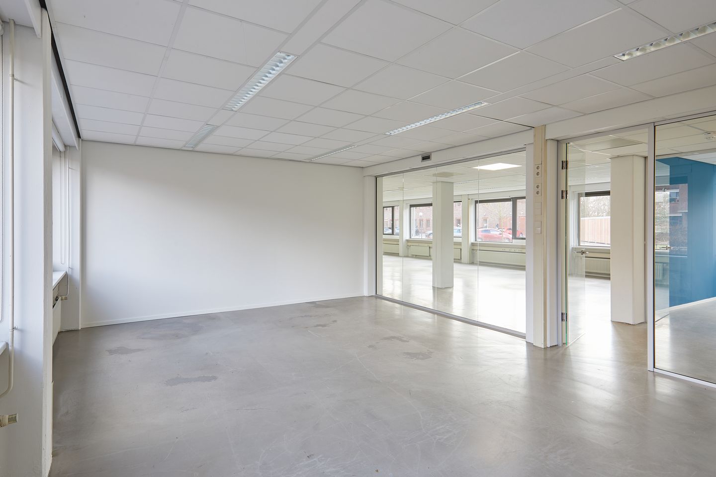 Bekijk foto 2 van Schweitzerlaan 12