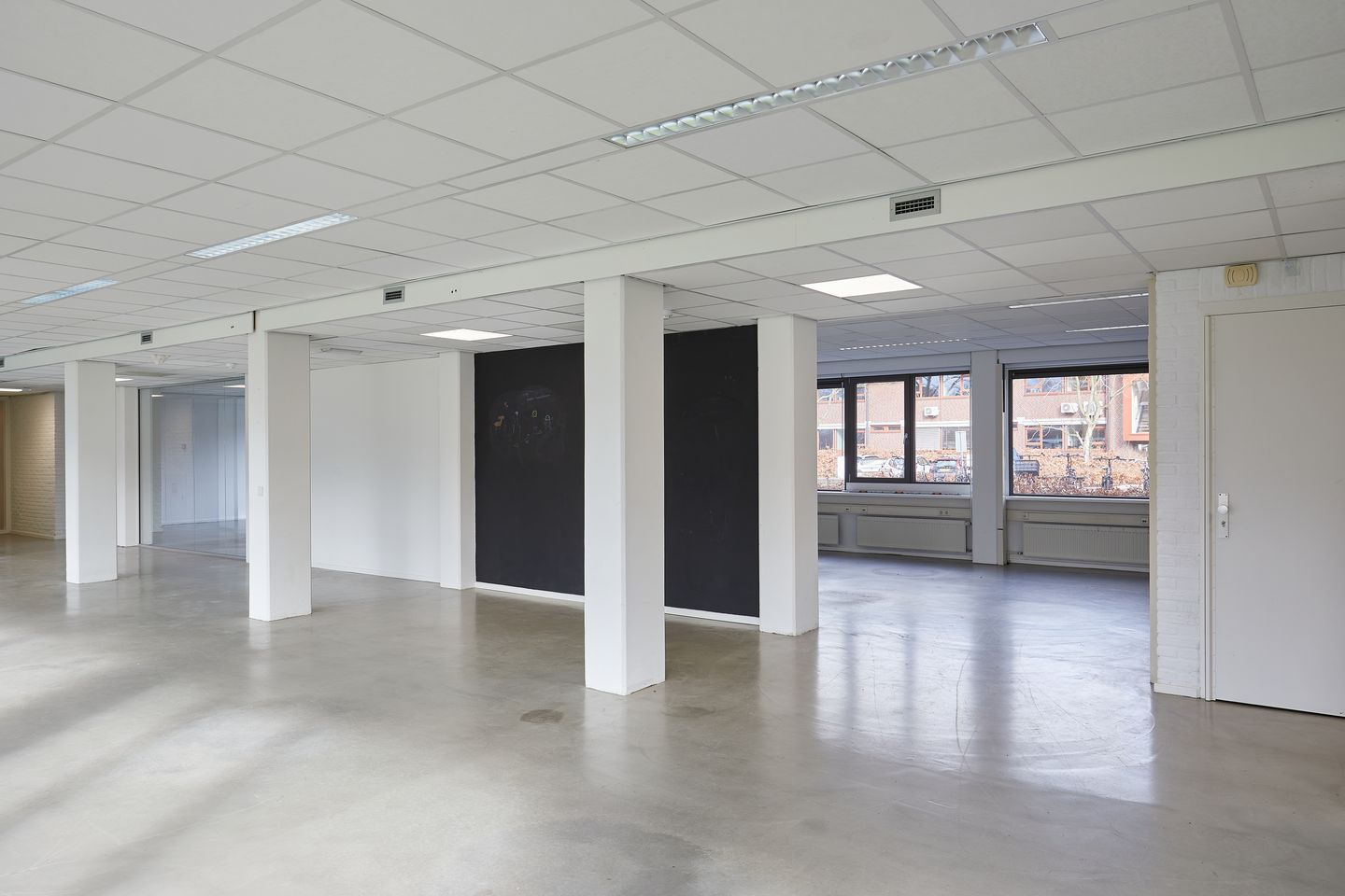 Bekijk foto 3 van Schweitzerlaan 12