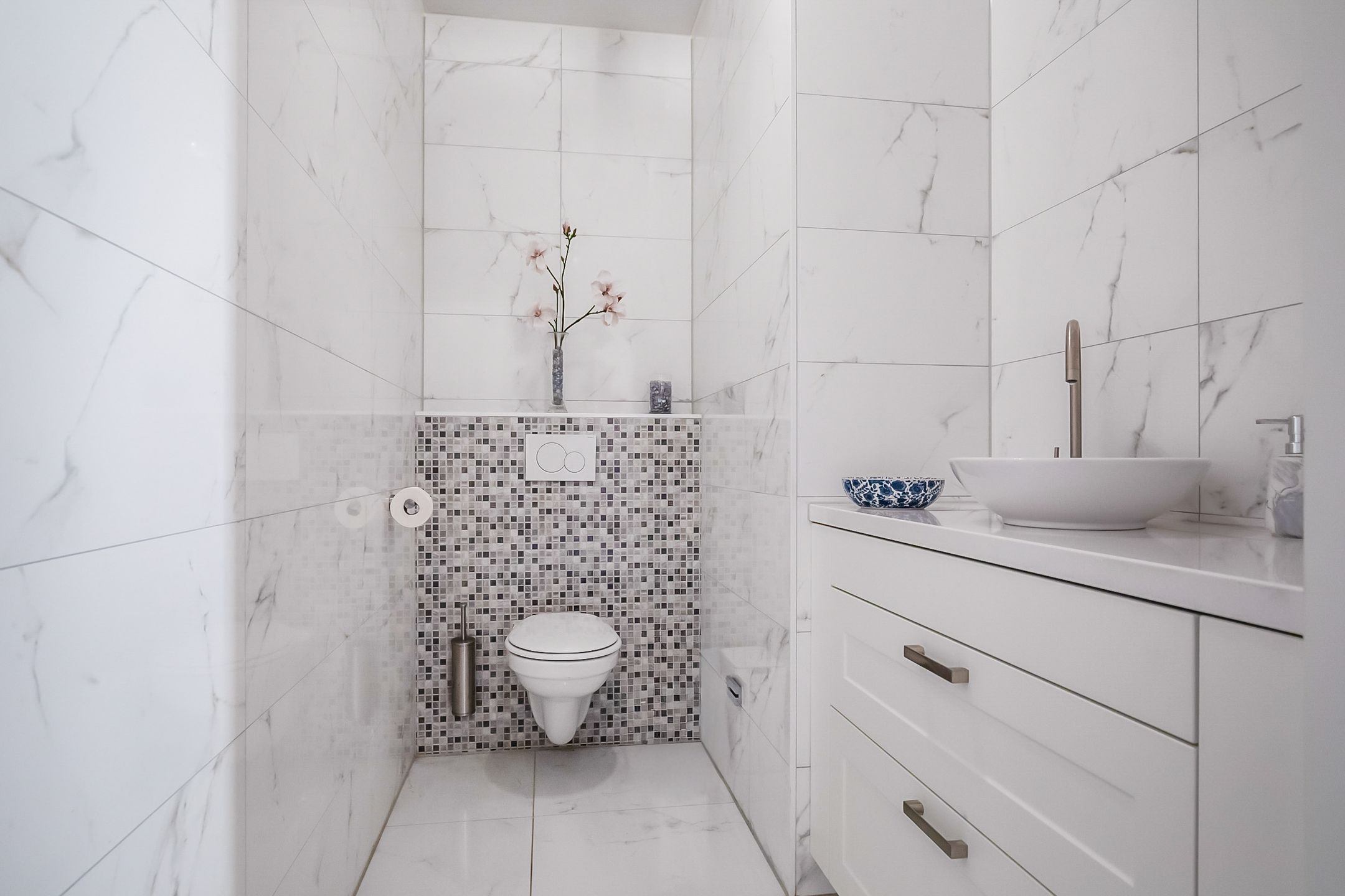 Spacious 2-Room Apartment with Parking in Sustainable Aquararius Complex — 25