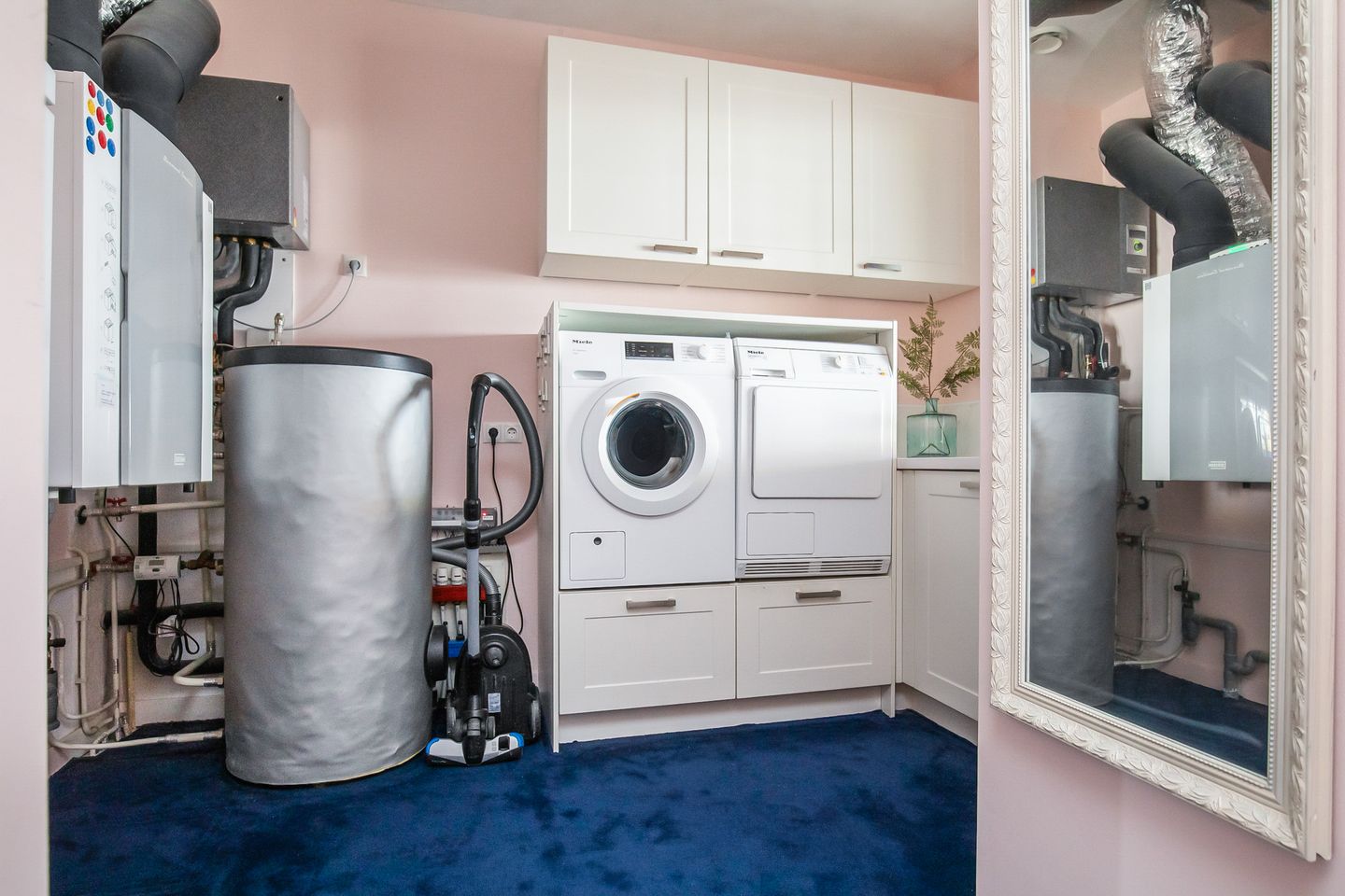 Spacious 2-Room Apartment with Parking in Sustainable Aquararius Complex — 33