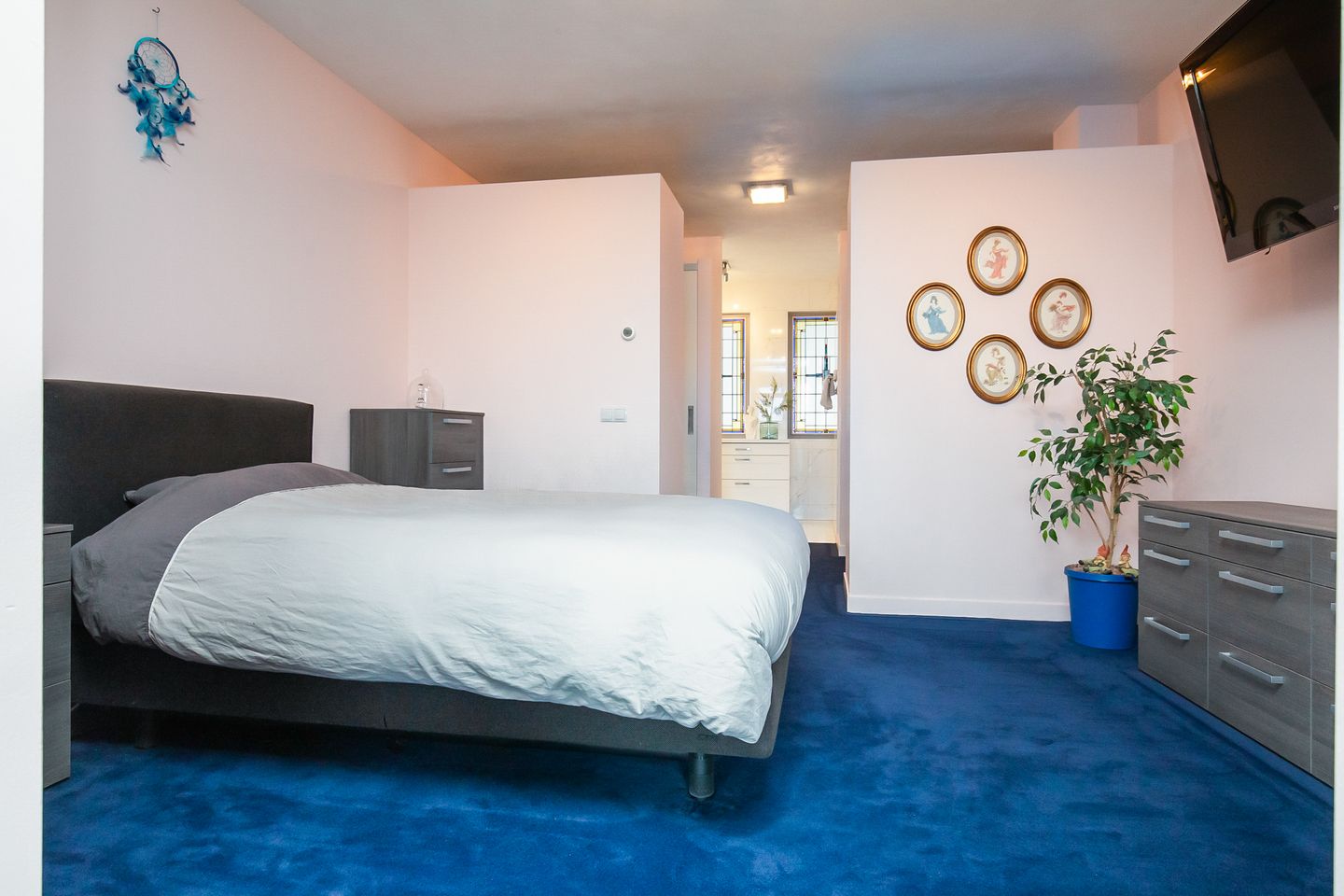 Spacious 2-Room Apartment with Parking in Sustainable Aquararius Complex — 20