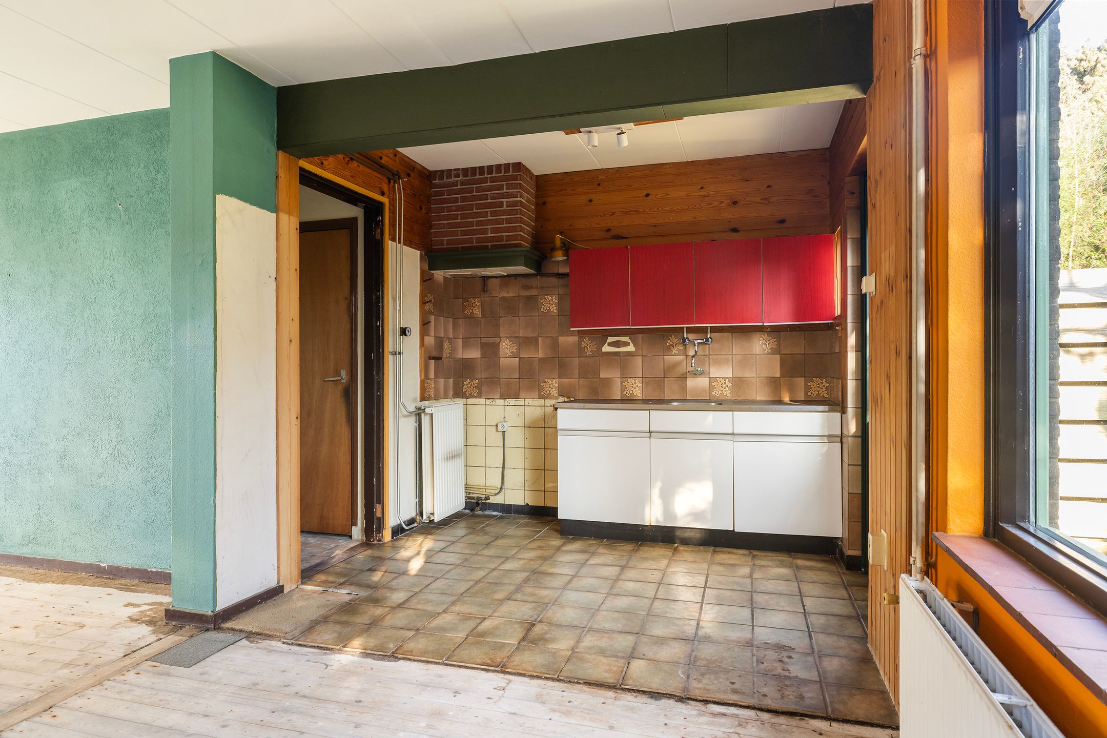 Charming 1950s Semi-Detached Home with Expansive Garden and Sauna — 12