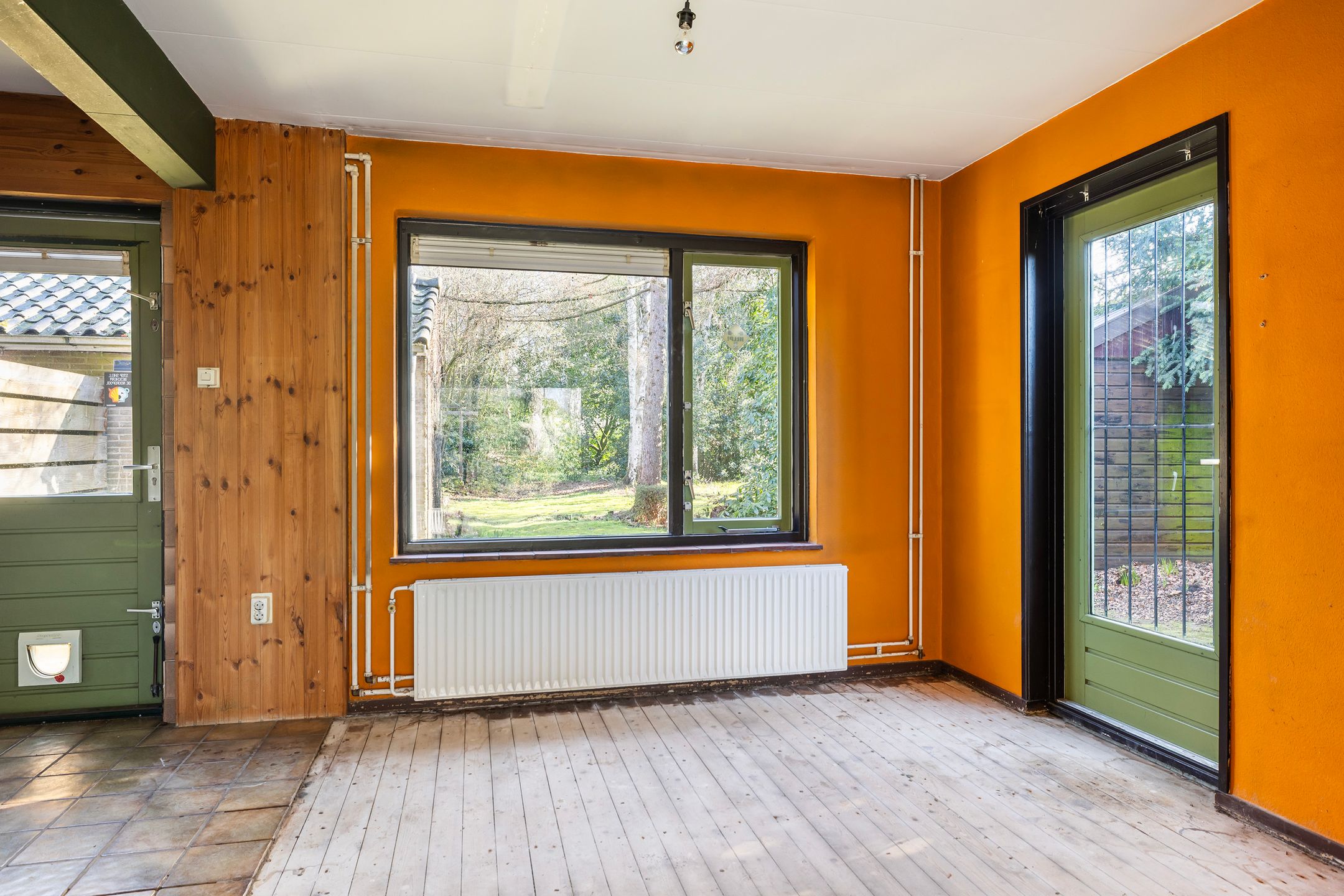 Charming 1950s Semi-Detached Home with Expansive Garden and Sauna — 15