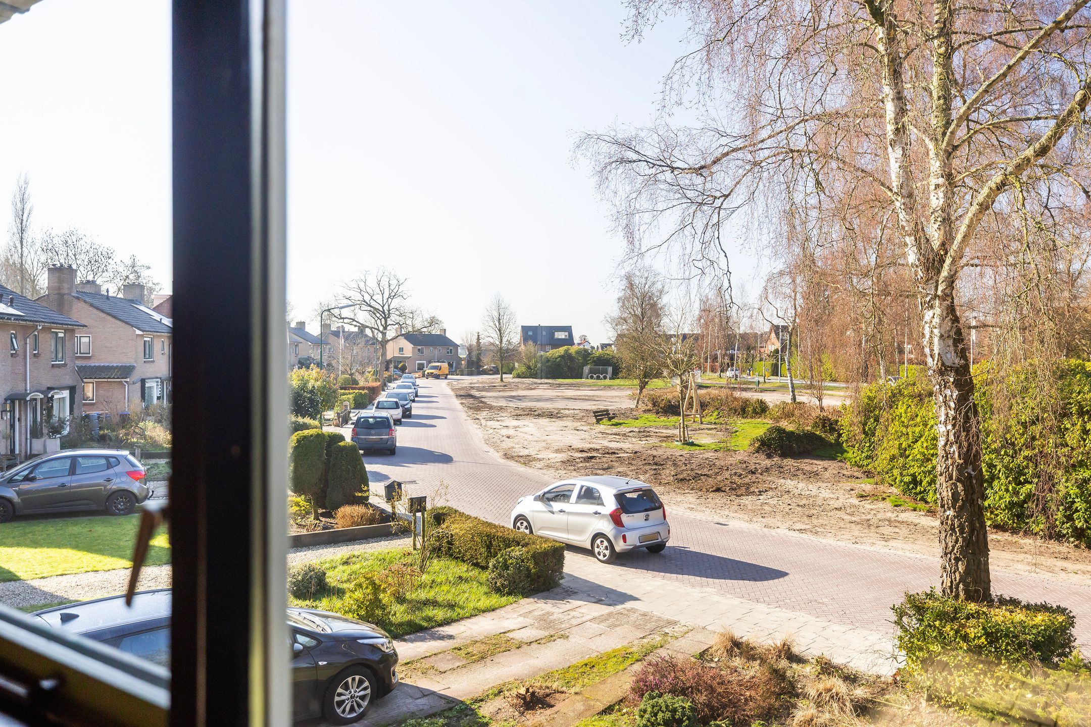 Charming 1950s Semi-Detached Home with Expansive Garden and Sauna — 33