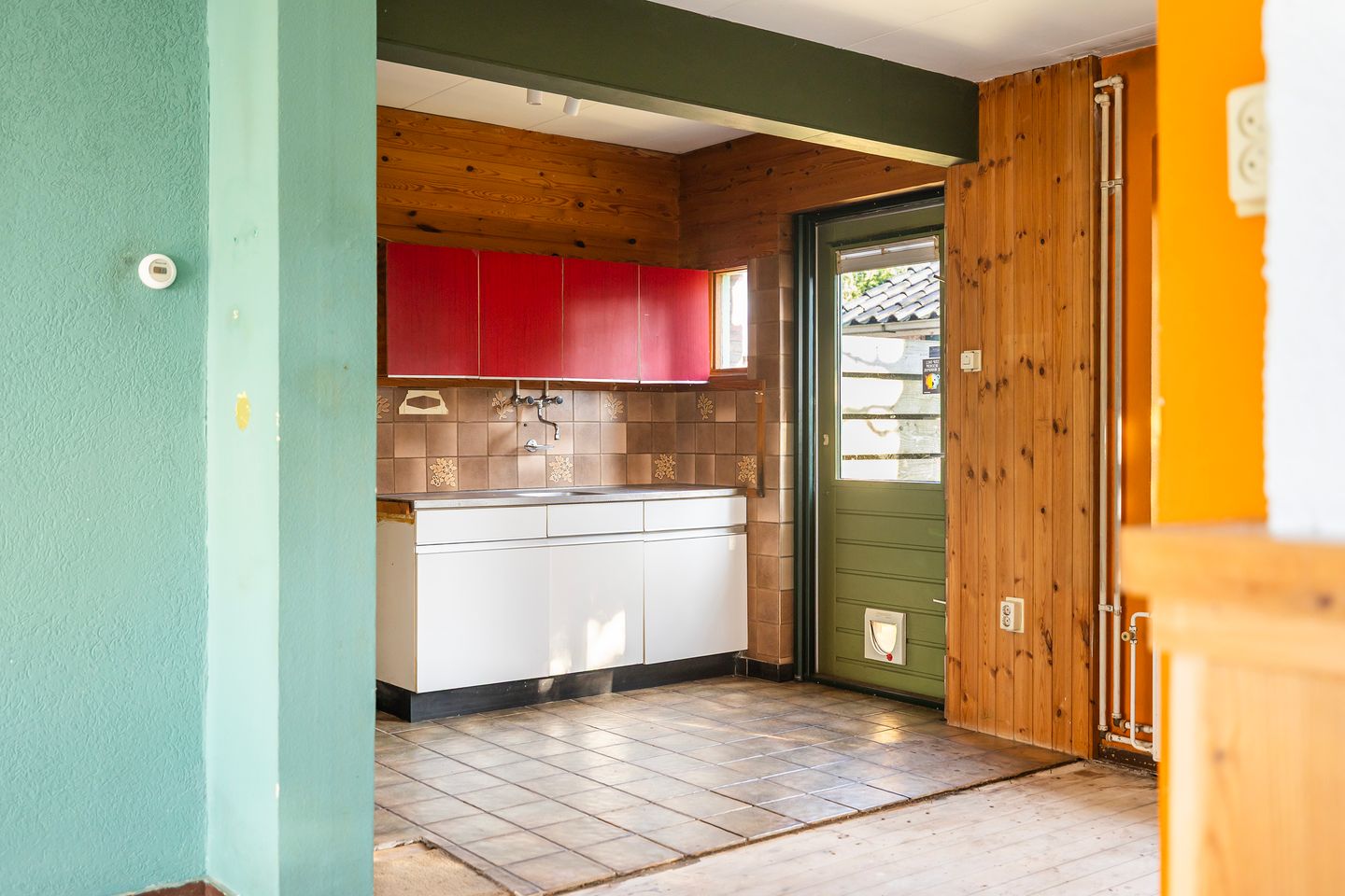 Charming 1950s Semi-Detached Home with Expansive Garden and Sauna — 14