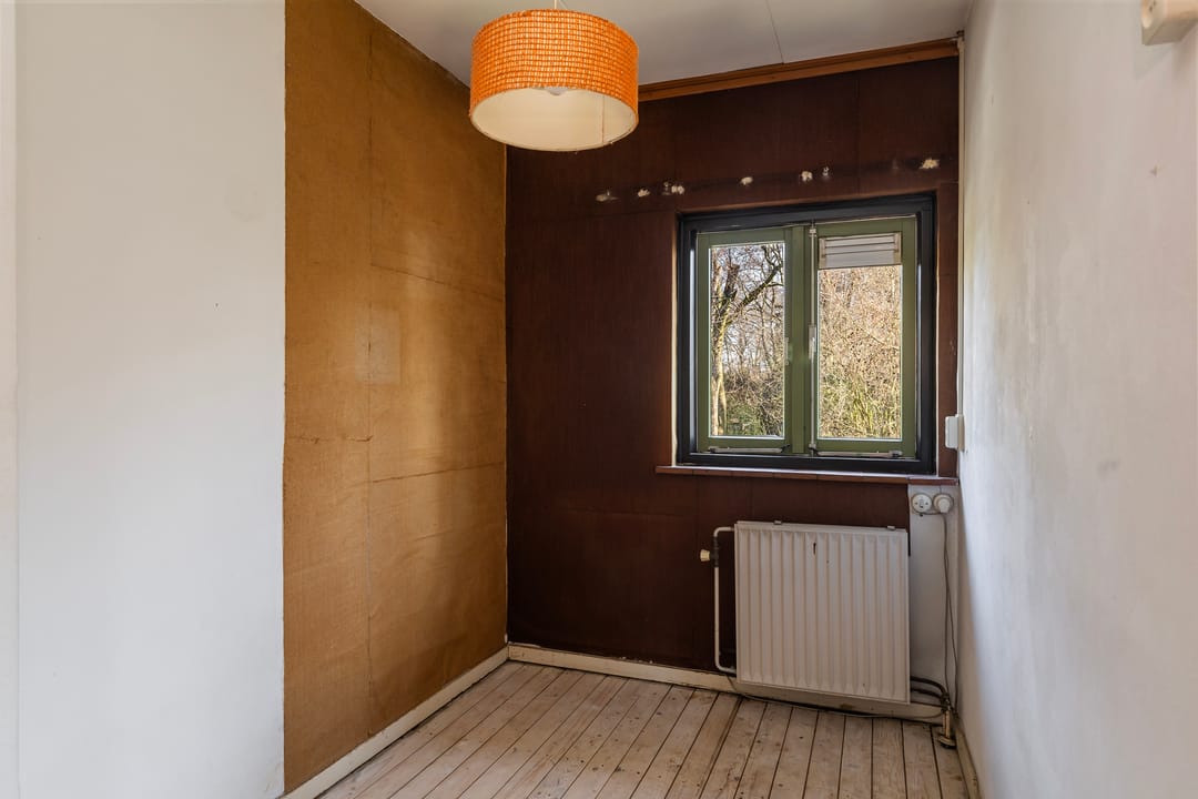 Charming 1950s Semi-Detached Home with Expansive Garden and Sauna — 31