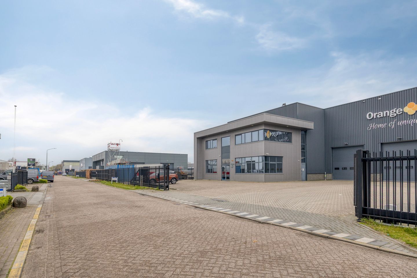 View photo 2 of de Els 3-A