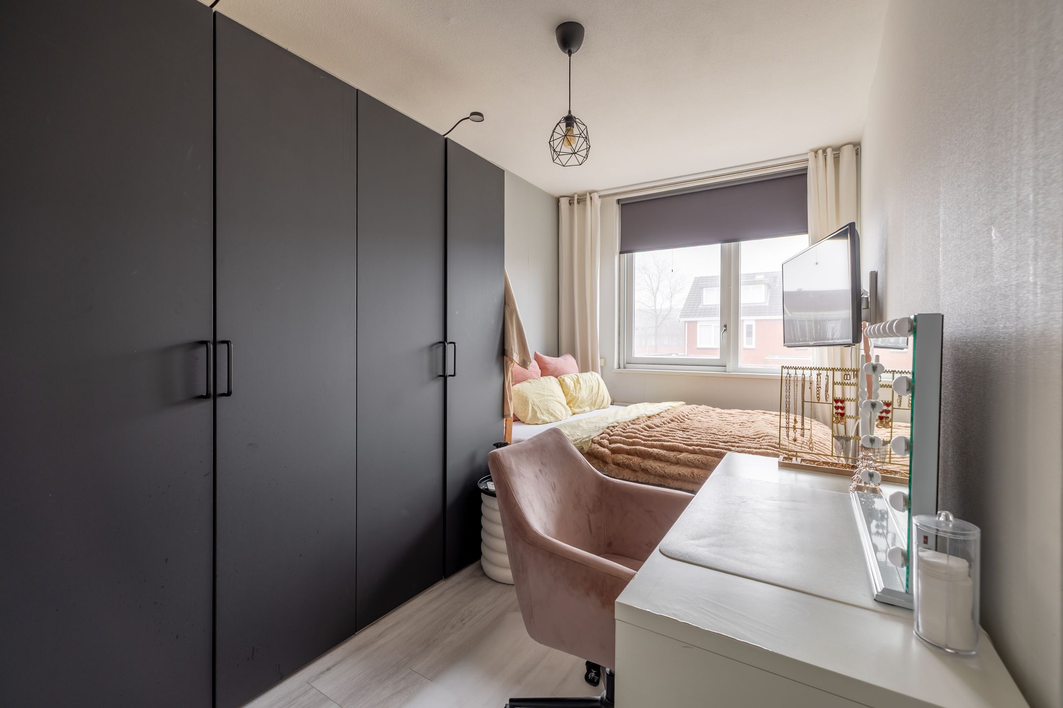 Extended terraced home with modern updates in Weidevenne — 23