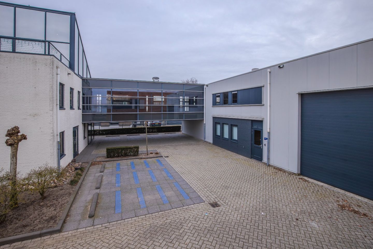 View photo 3 of Bemmelseweg 57