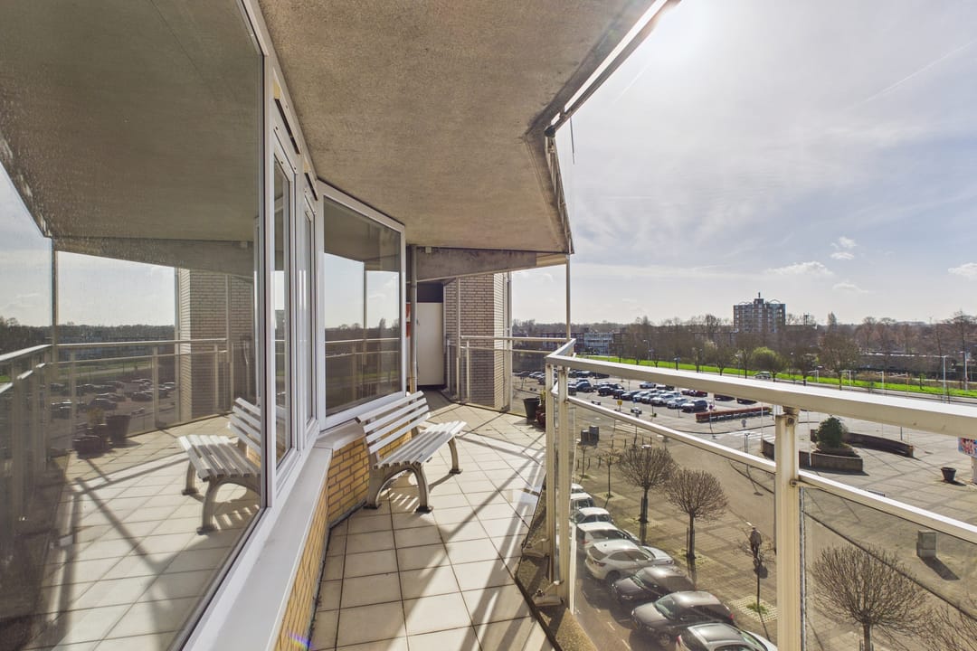 Spacious corner apartment with stunning Westerschelde view and private garage — 17