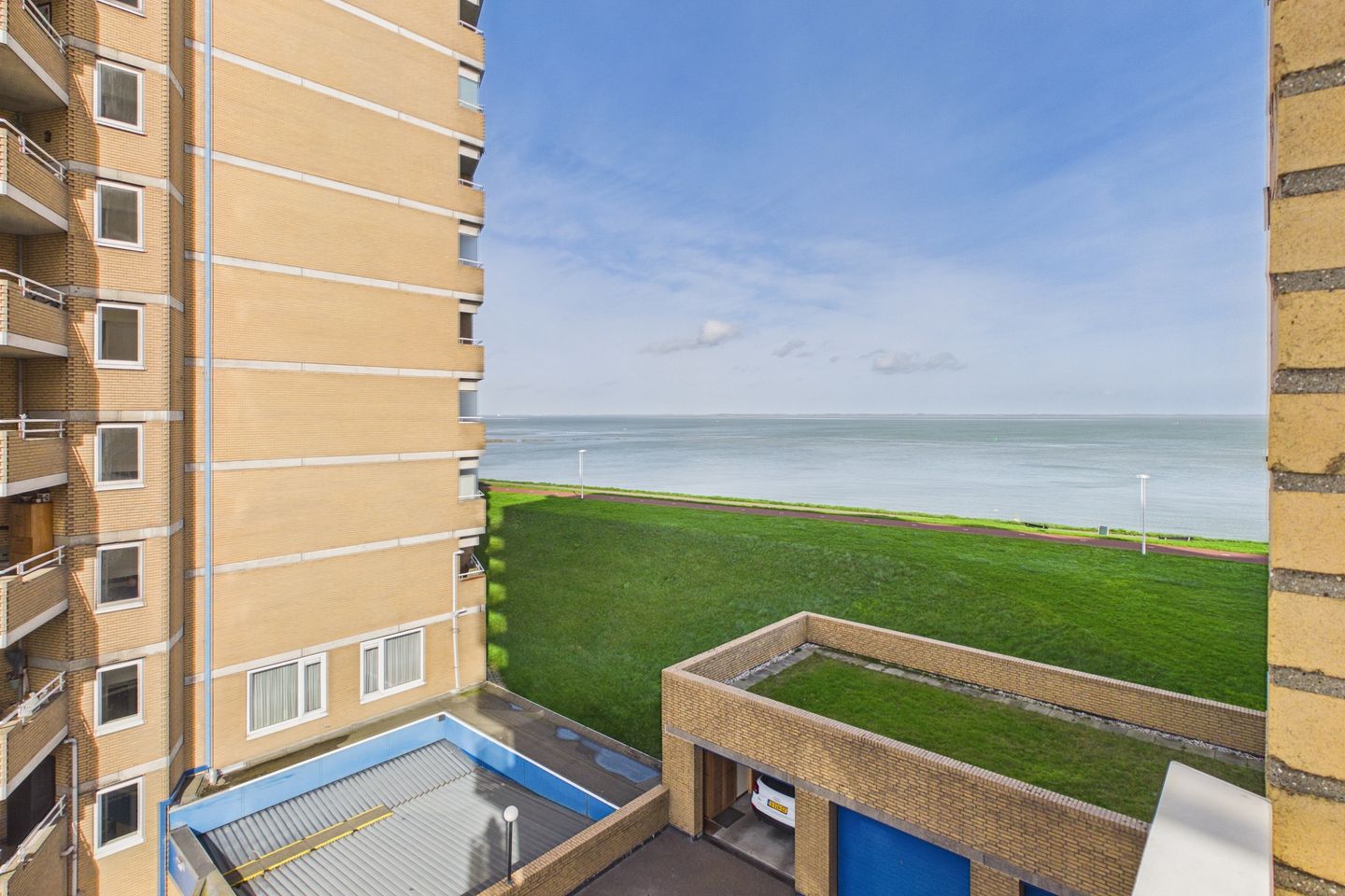 Spacious corner apartment with stunning Westerschelde view and private garage — 21
