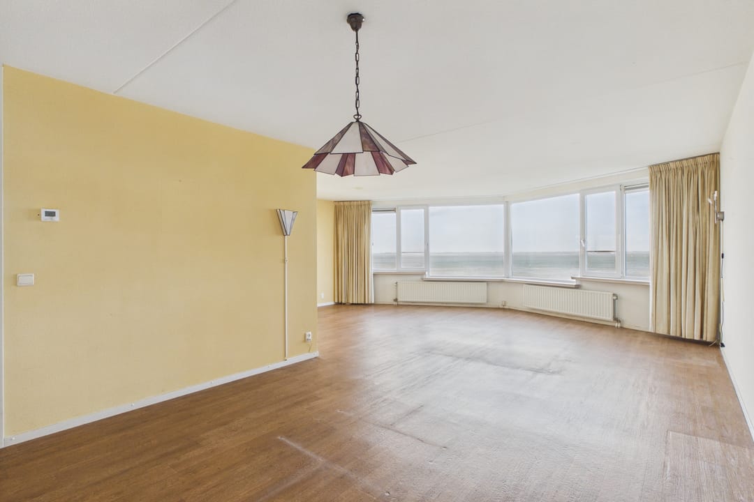 Spacious corner apartment with stunning Westerschelde view and private garage — 25