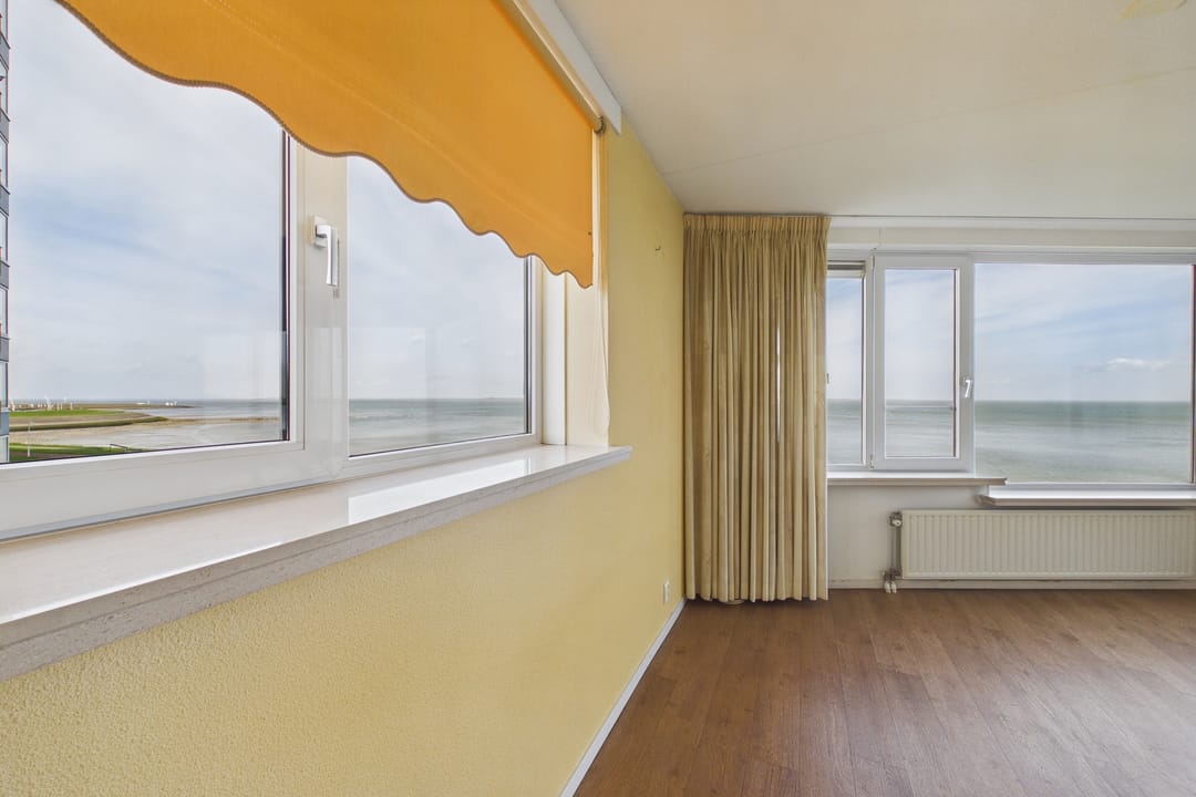Spacious corner apartment with stunning Westerschelde view and private garage — 24