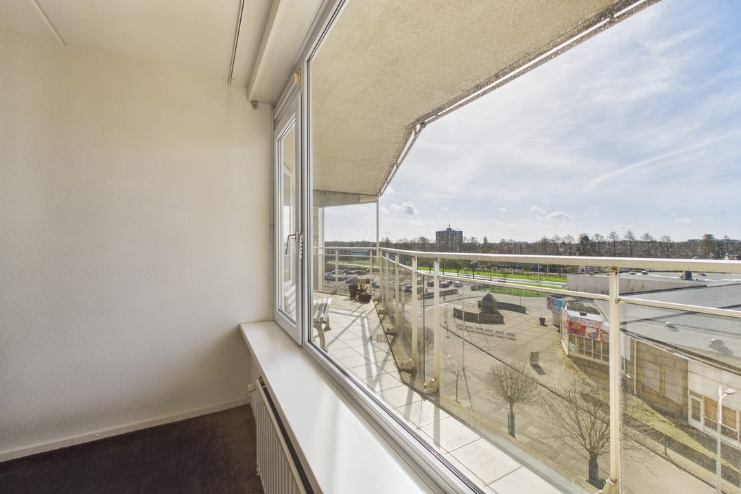 Spacious corner apartment with stunning Westerschelde view and private garage — 32