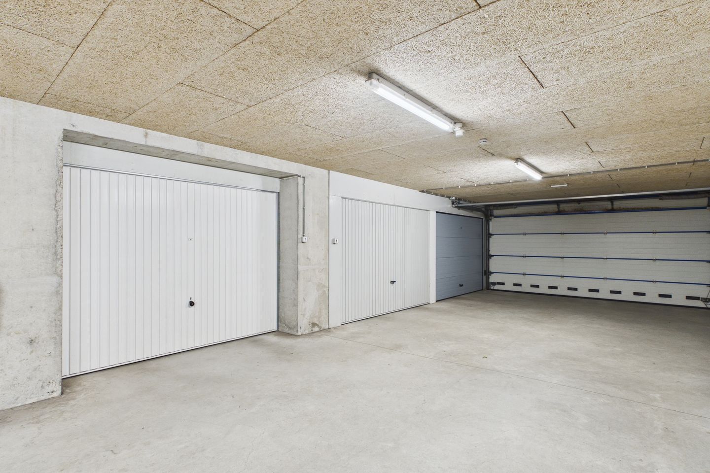 Spacious corner apartment with stunning Westerschelde view and private garage — 49
