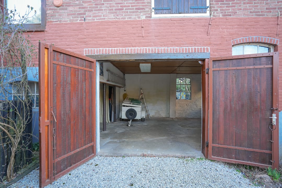 Charming Dike House with Character and Surprising Space in Rossum — 30