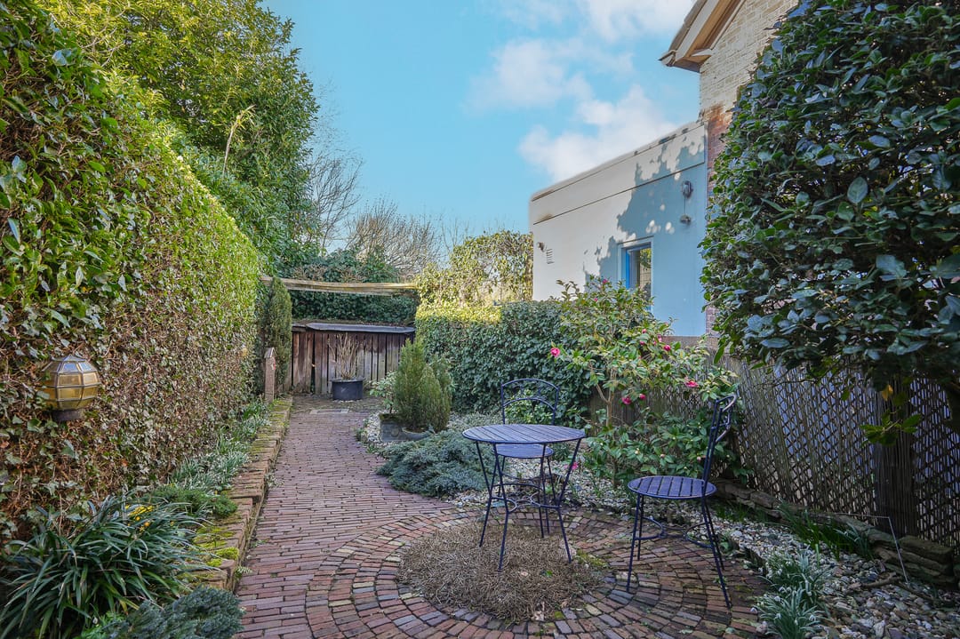 Charming Dike House with Character and Surprising Space in Rossum — 36
