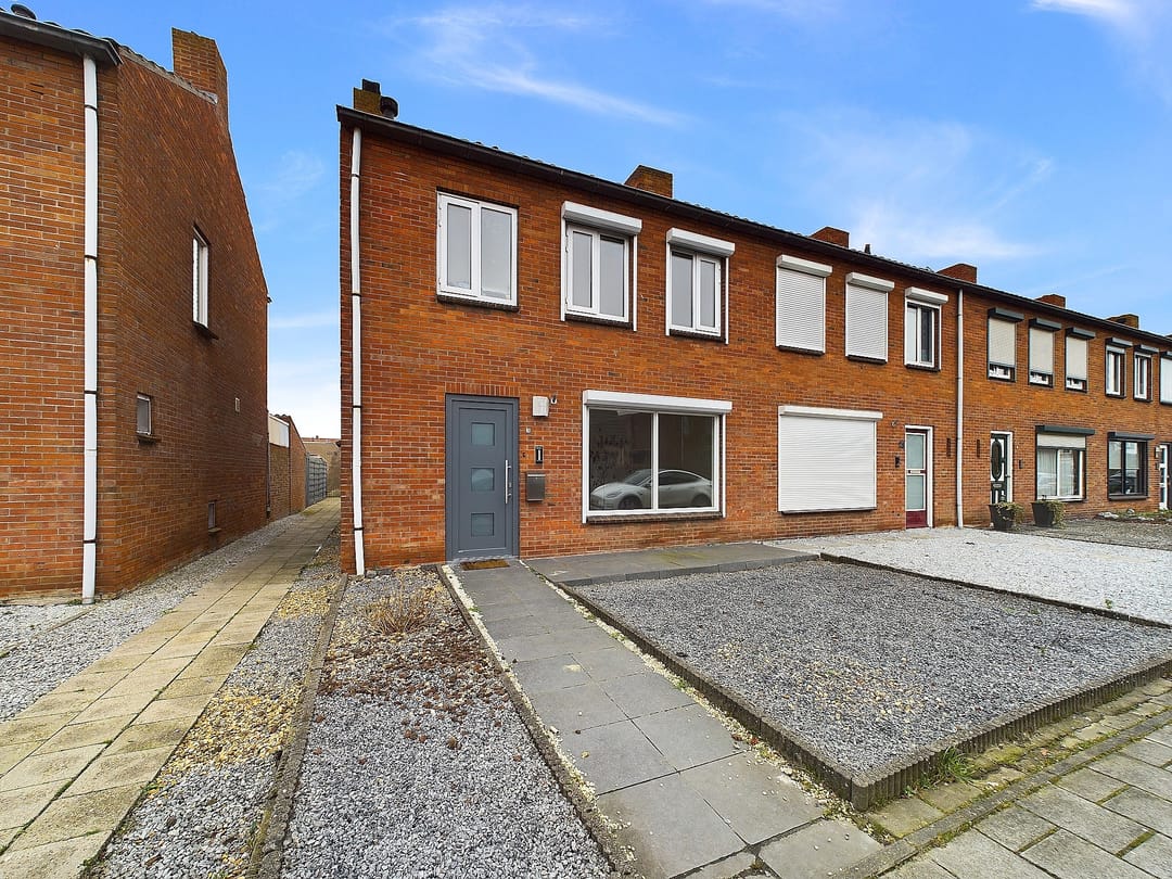 Hoekwoning aan Vier Ambachtenstraat 21, Sas van Gent