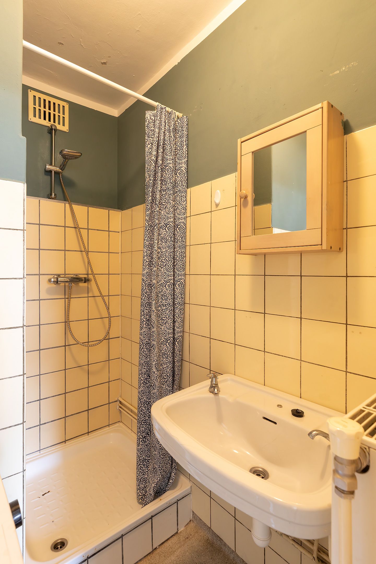 Spacious 3-Room Apartment with Balconies in Hilversum-Zuid — 12