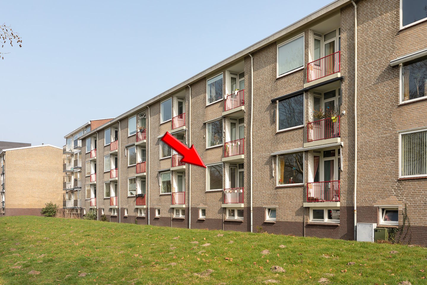 Spacious 3-Room Apartment with Balconies in Hilversum-Zuid — 17