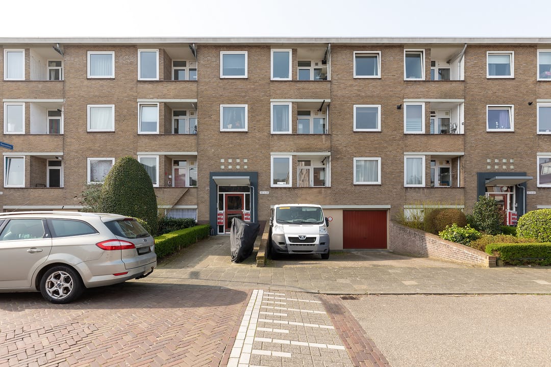 Spacious 3-Room Apartment with Balconies in Hilversum-Zuid — 20