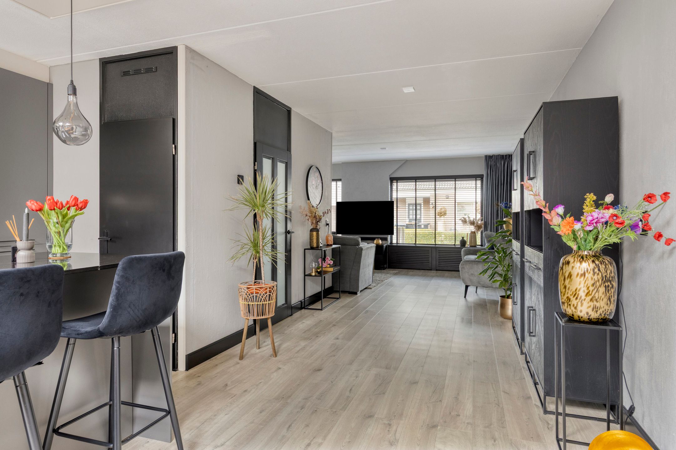 Modernized semi-detached family home with extension and luxury amenities — 13