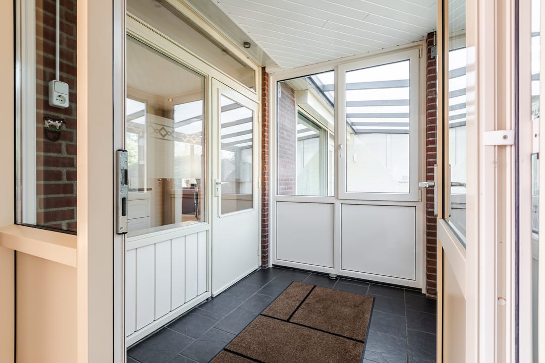 Spacious semi-detached house with garage and sunny garden in Bergen L — 42