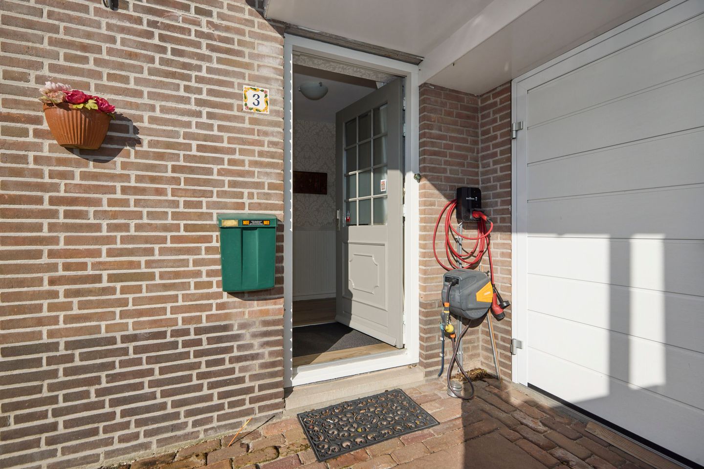 Photo 10 of Burg. Romijnstraat 3