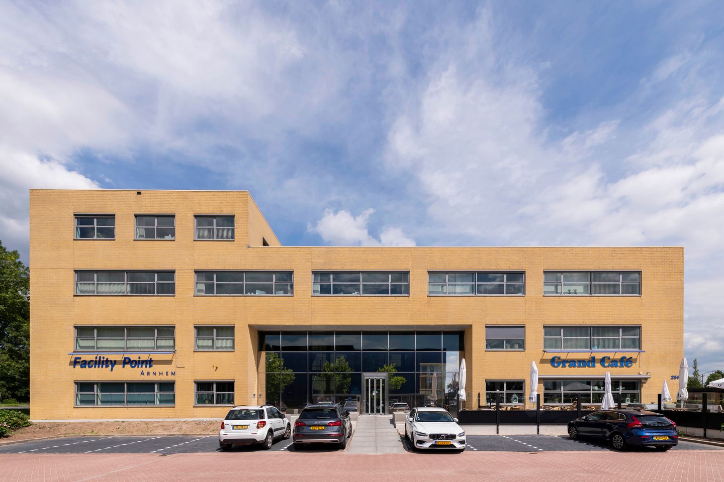 View photo 1 of Meander 251