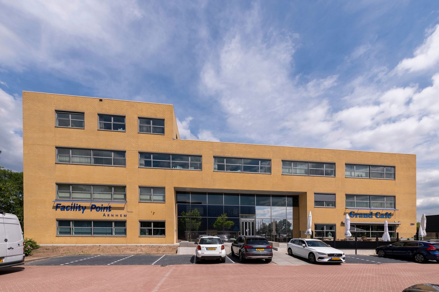 View photo 4 of Meander 251