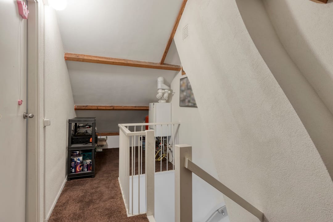 Modernized Corner House with 4 Bedrooms and West-Facing Garden — 30