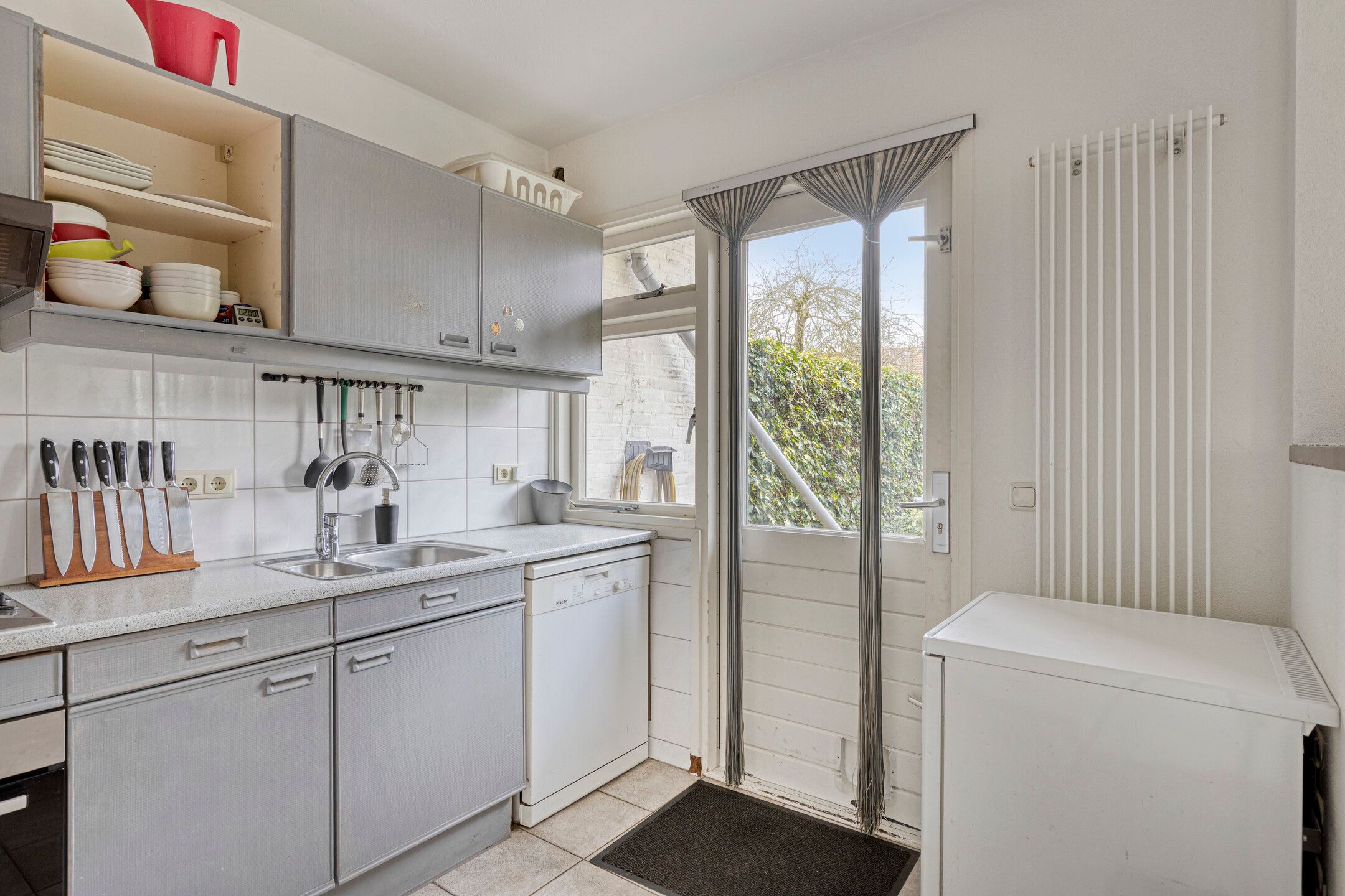 Modernized Corner House with 4 Bedrooms and West-Facing Garden — 14