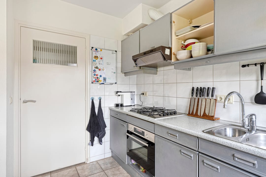 Modernized Corner House with 4 Bedrooms and West-Facing Garden — 15