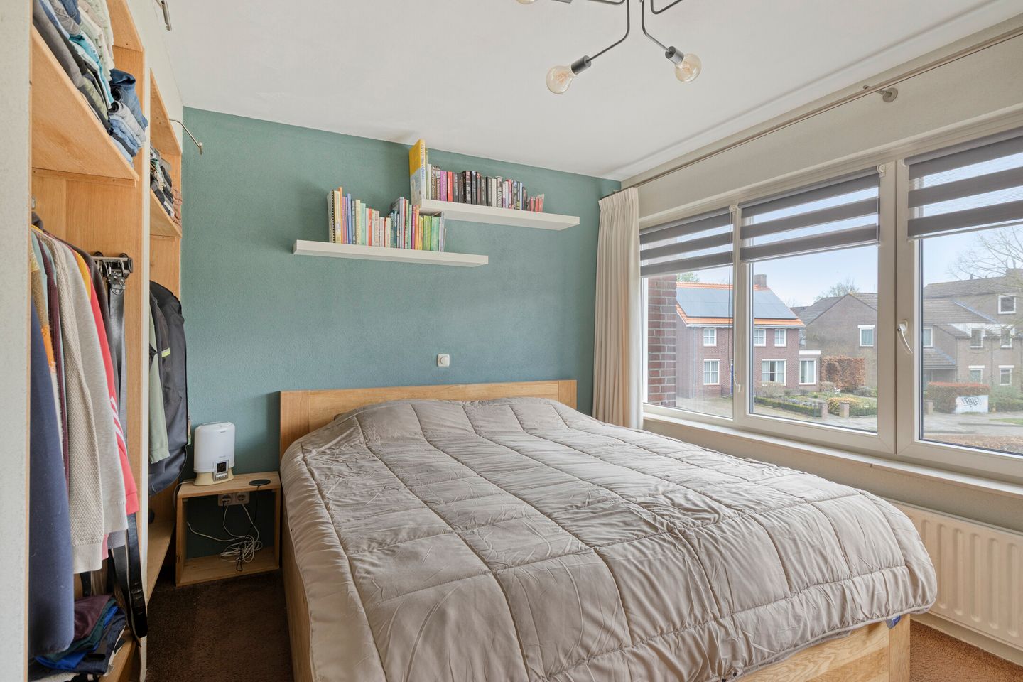 Modernized Corner House with 4 Bedrooms and West-Facing Garden — 18