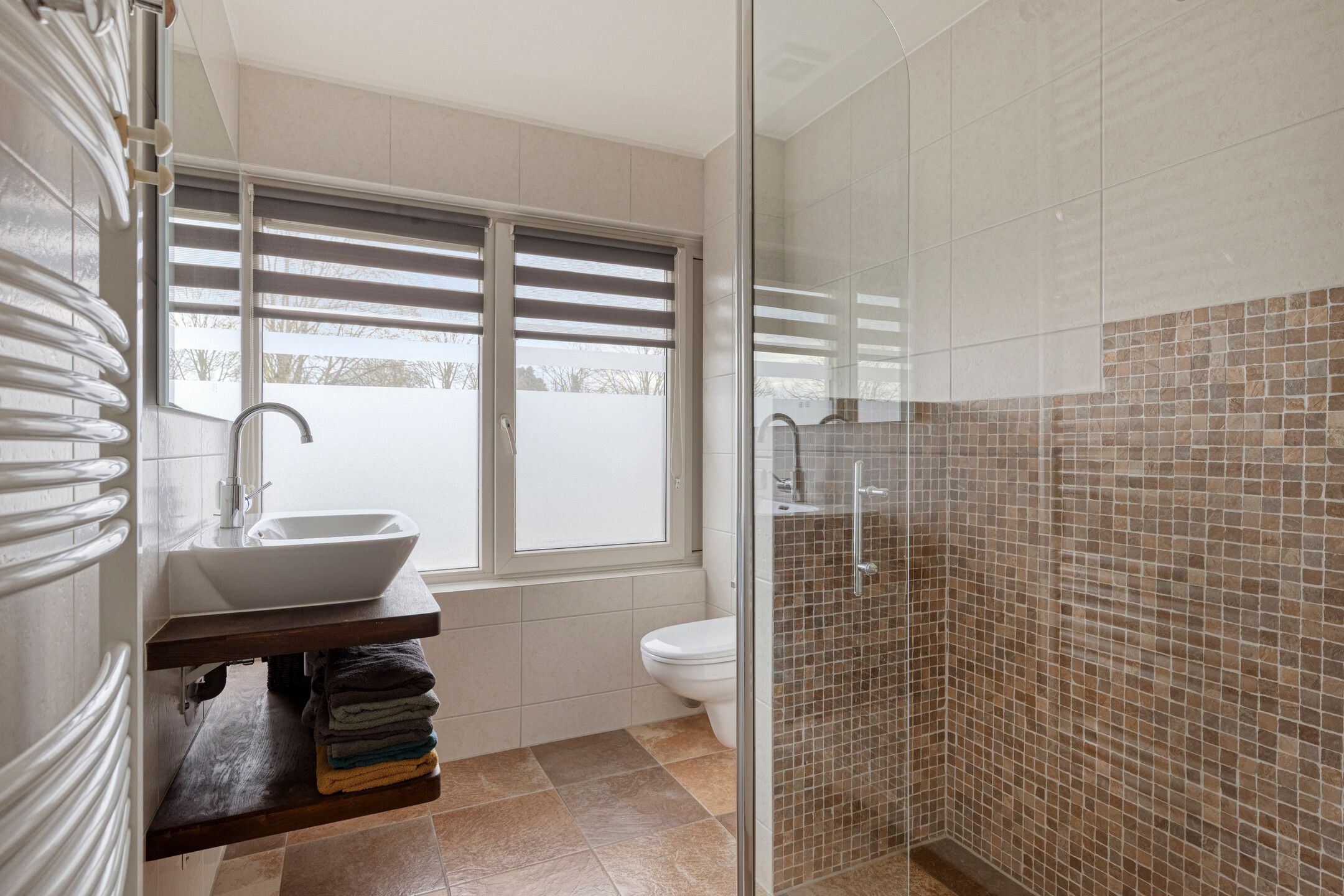 Modernized Corner House with 4 Bedrooms and West-Facing Garden — 23