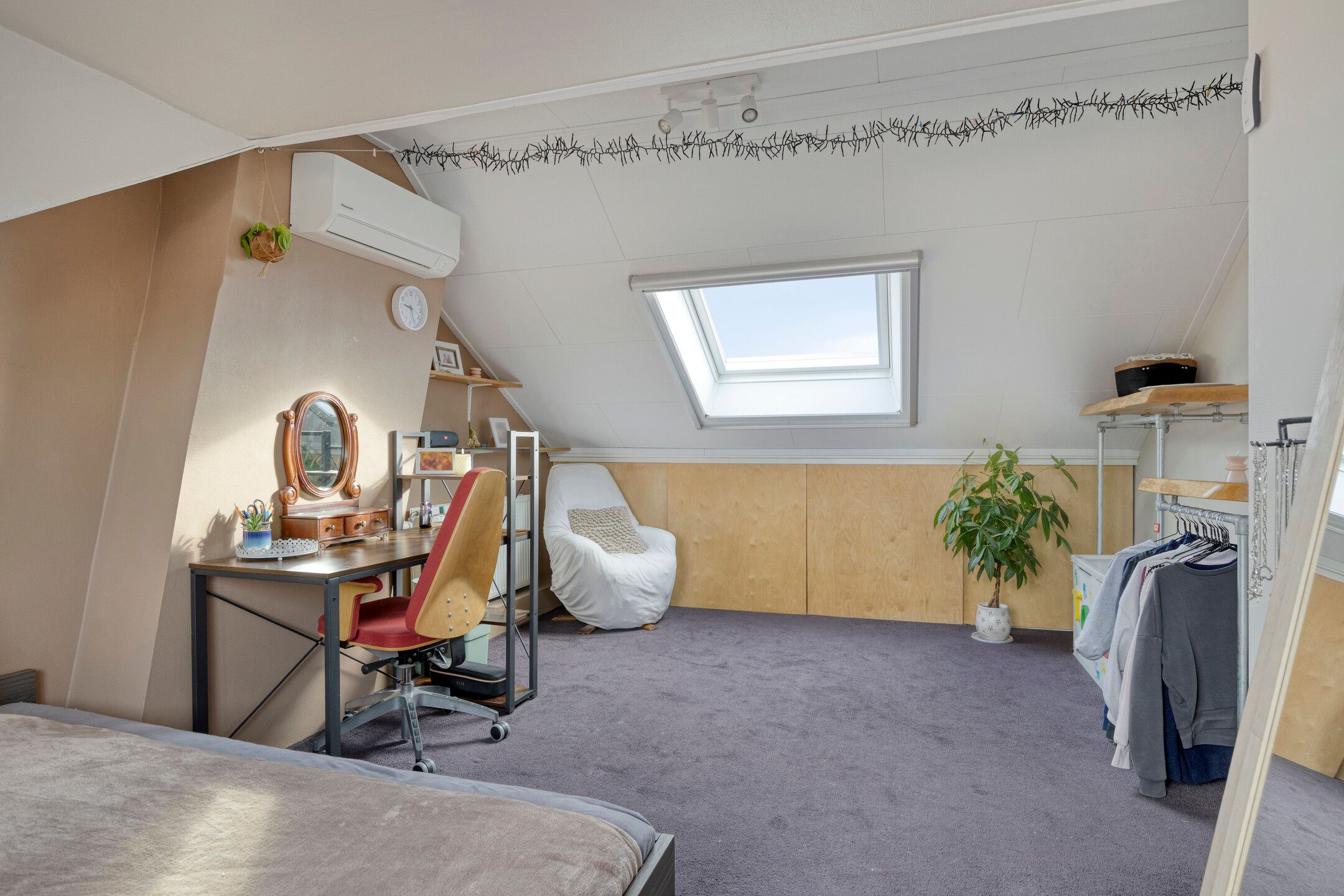 Modernized Corner House with 4 Bedrooms and West-Facing Garden — 32