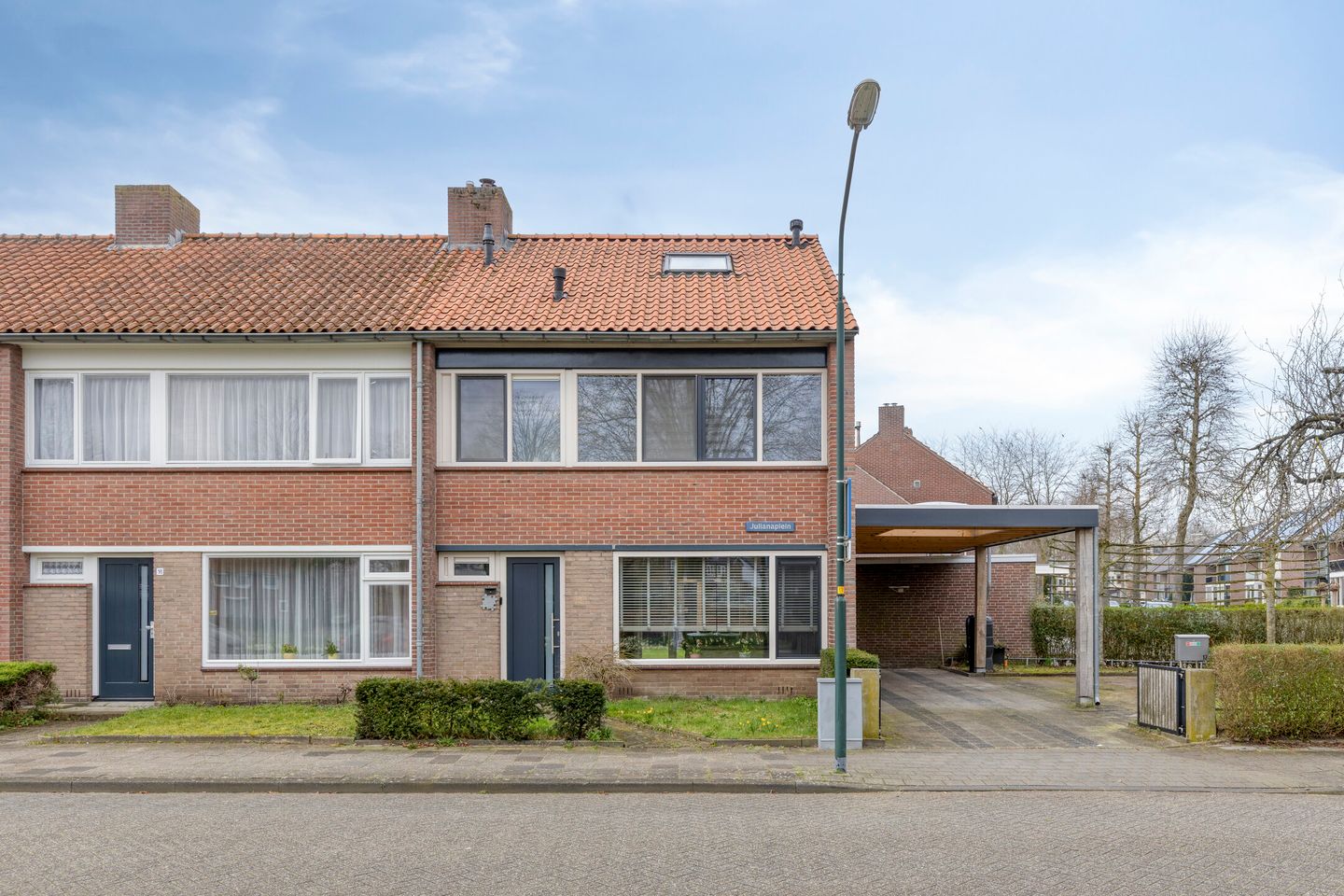 Modernized Corner House with 4 Bedrooms and West-Facing Garden — 33