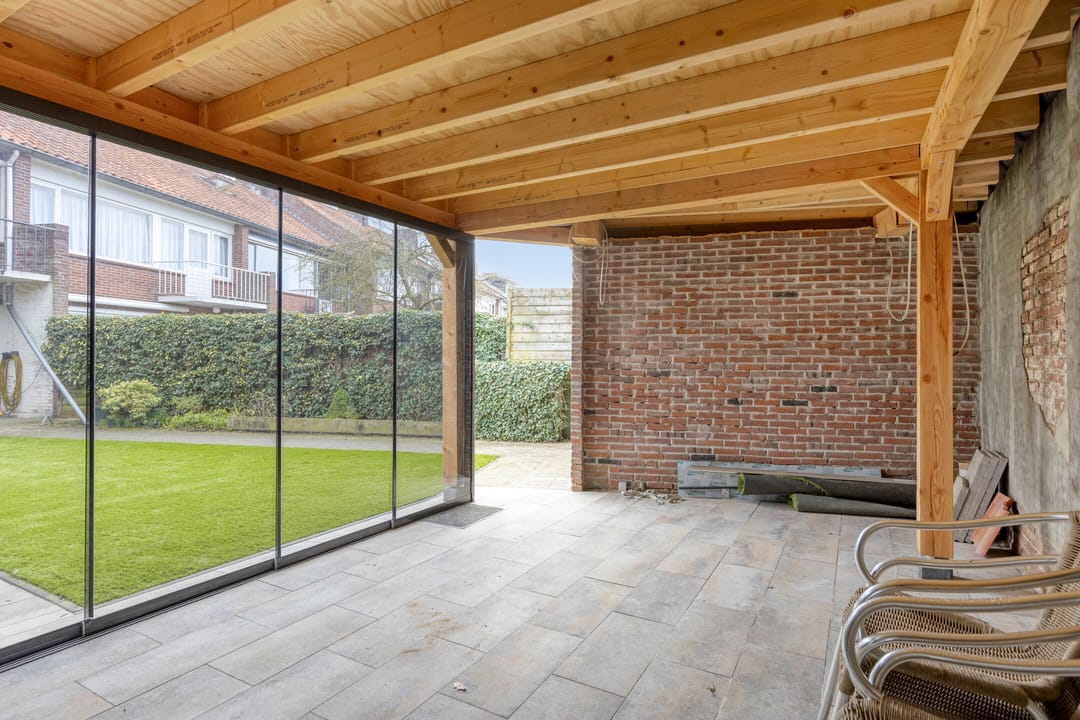 Modernized Corner House with 4 Bedrooms and West-Facing Garden — 37